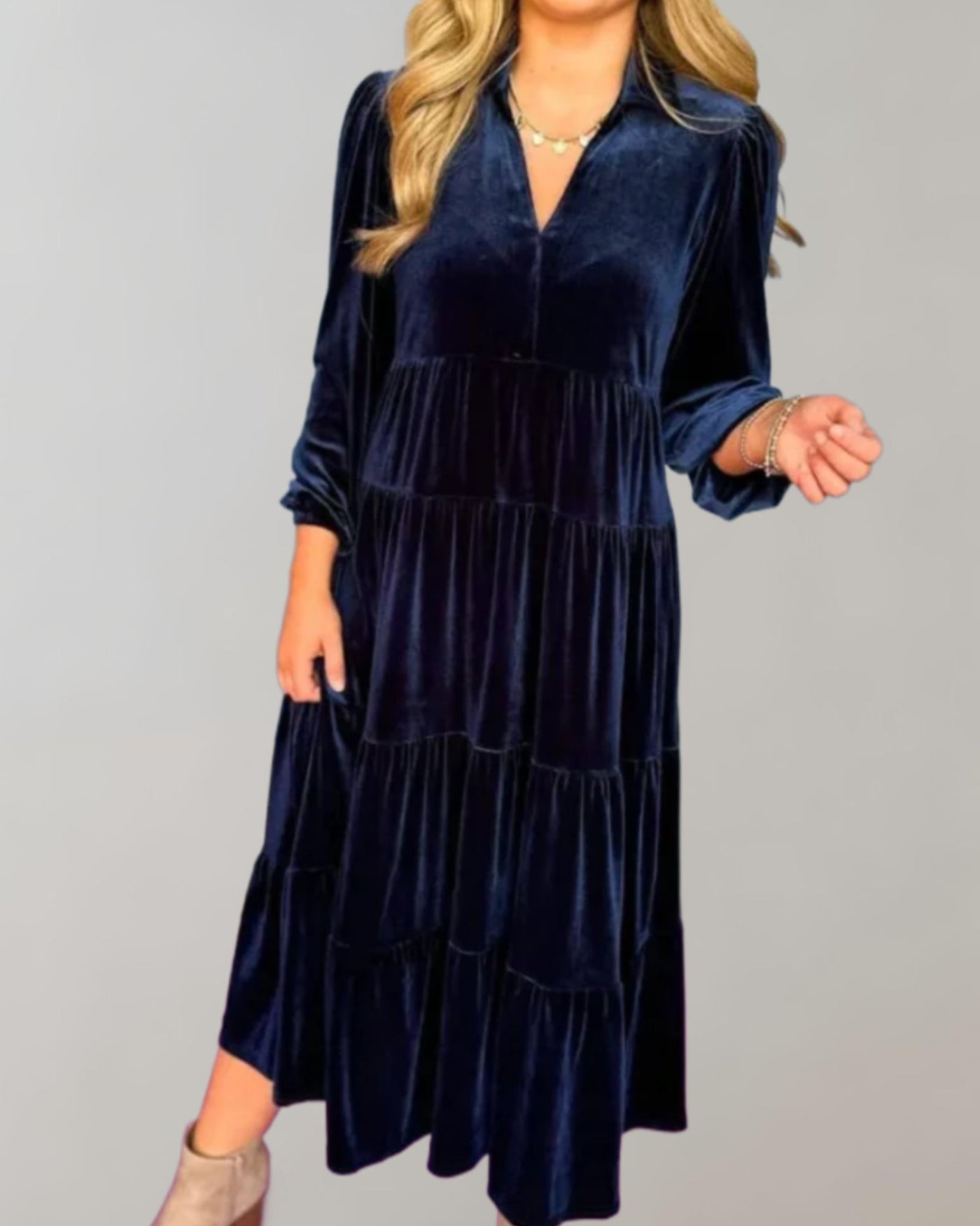 May - Samtkleid mit V-Ausschnitt