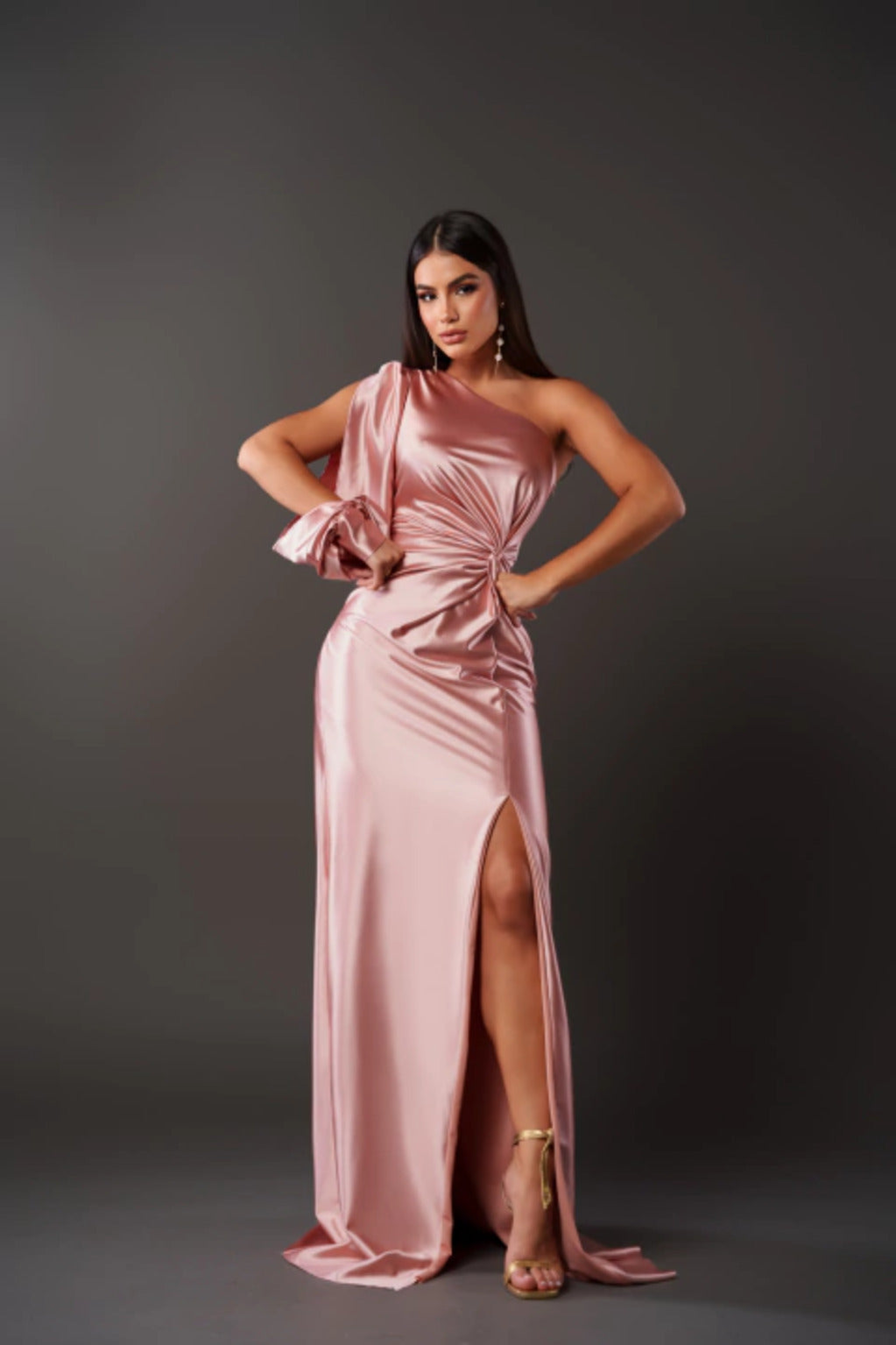 Kyara - Elegantes und raffiniertes Kleid